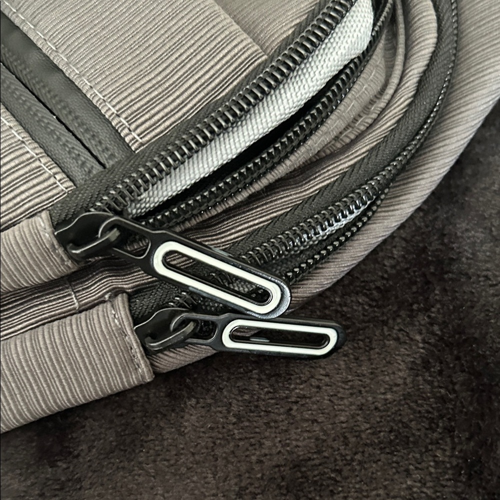 Gray Sling Bag NIP - Picture 7 of 7
